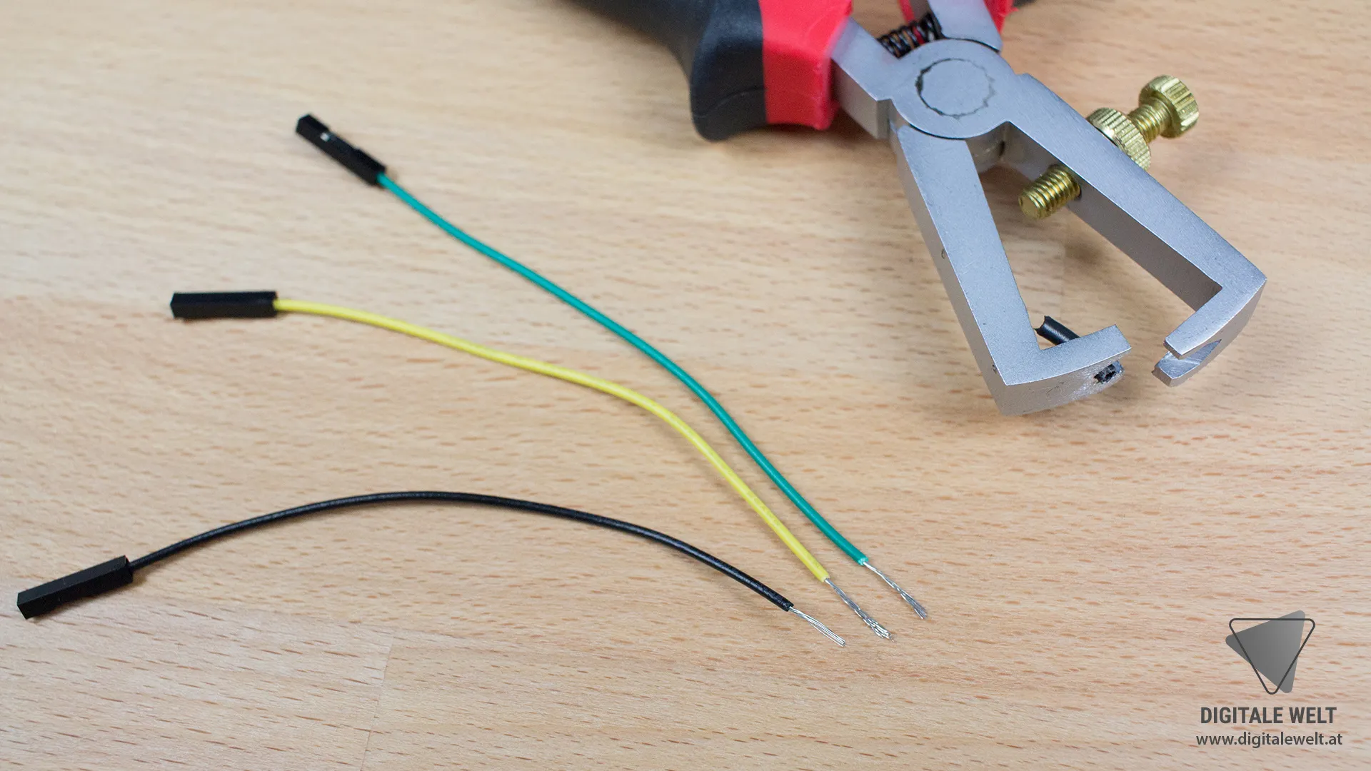 Ambilight ohne Löten – Jumperkabel abisolieren