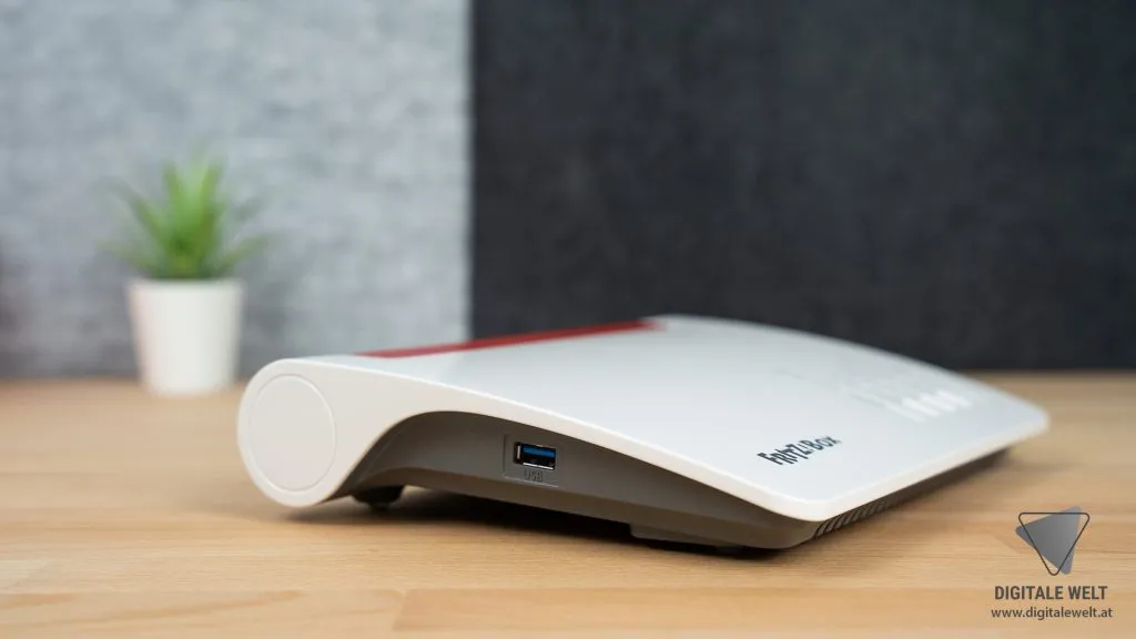 FRITZ!BOX 6890 LTE – Anschlüsse linke Seite