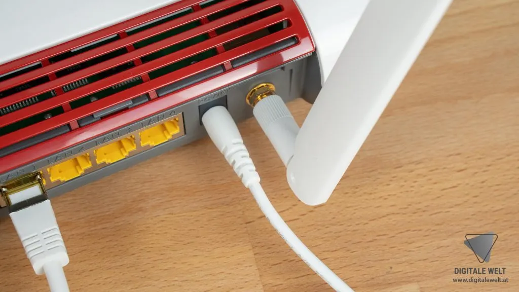 FRITZ!BOX 6890 LTE – Netzteil anschließen