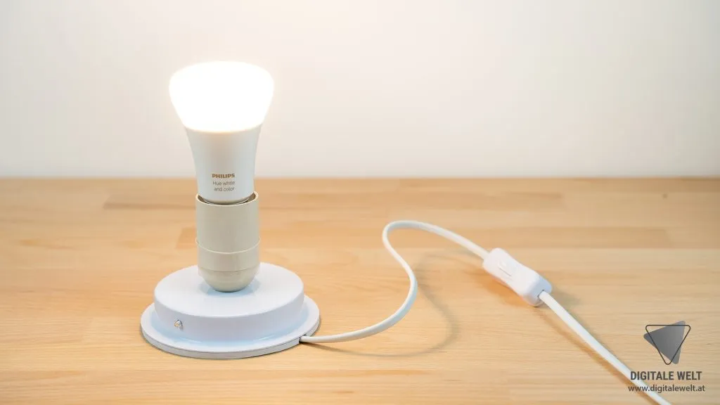 Philips HUE einrichten – Lampen einschrauben und einschalten